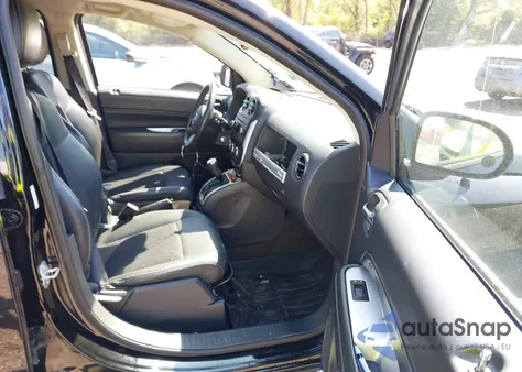 2015 Jeep Compass Latitude z USA, uszkodzony, nr VIN 1C4NJCEA6FD401723